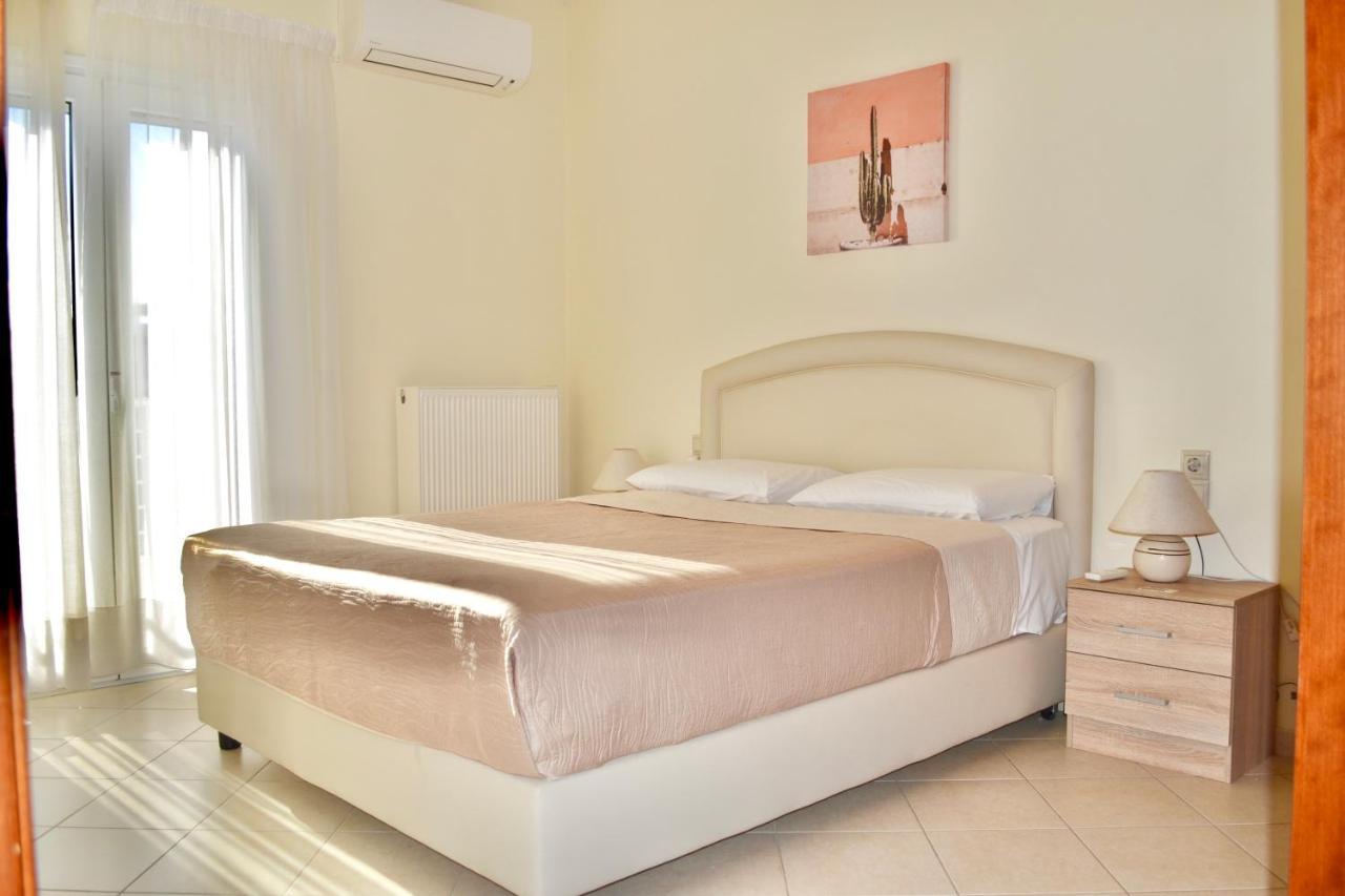 Giorgos Large Size Apartments -Family Friendly With Free Parking And Yard Views Heraklion  Bagian luar foto