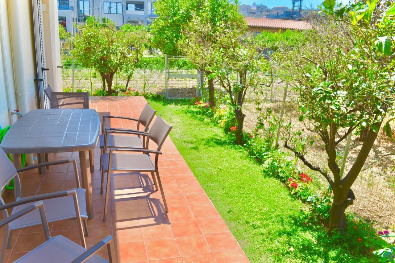 Giorgos Large Size Apartments -Family Friendly With Free Parking And Yard Views Heraklion  Bagian luar foto